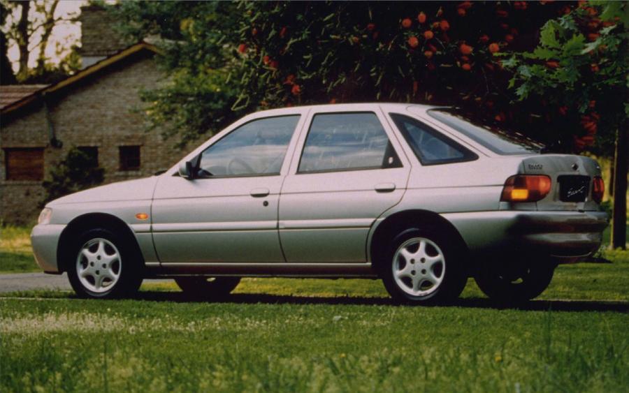  Ford Escort 1995 года  (фото 37 из 43)